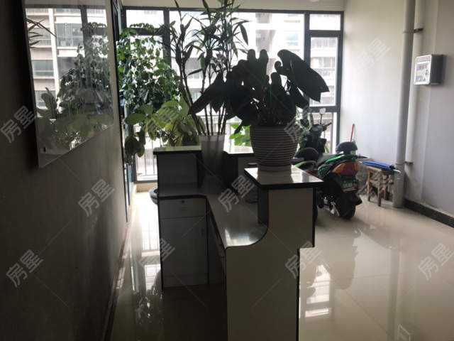 金江小区融苑 一梯两户南北通透 小区中心