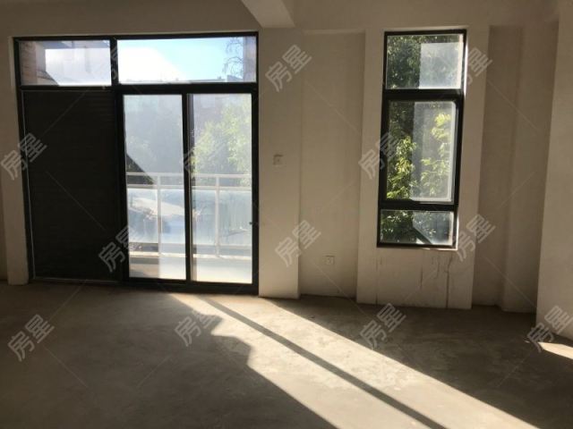 度假区双拼旁球价格道边视野学校好别墅大中租上海villa别墅花园图片