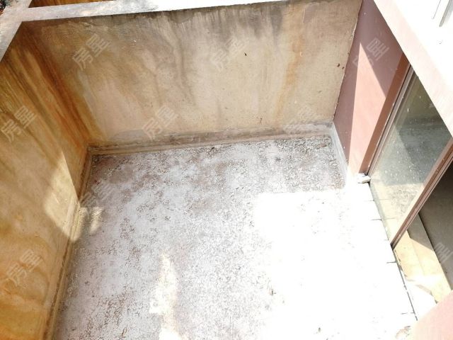 全新毛坯房 带下层花园 地下室 8层电梯房 容积