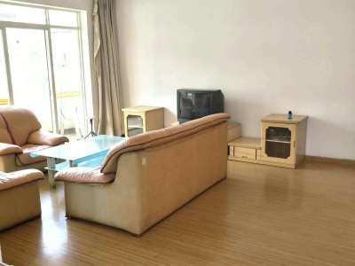 东片区地铁口首付50万买精装三房 一梯两户送