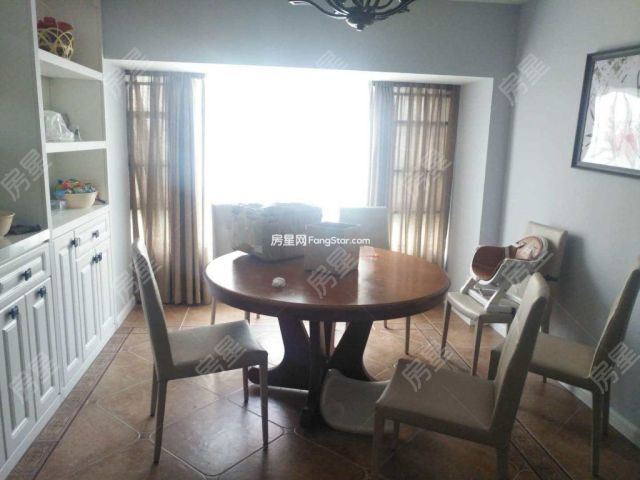 高新区西府景苑南北通透2梯3户 中间楼层 带红