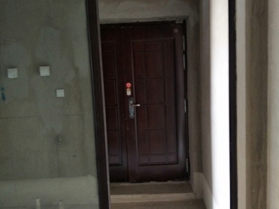 地铁口旁 惠兰园小区 三房两厅 精装修 带部分家