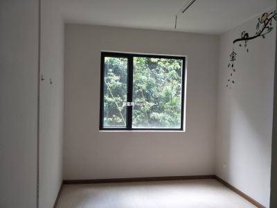 五华区黄土坡立交桥向黑林铺方向1公里精装三