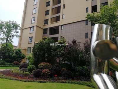 昆明湖瀑布公园旁 小三室实际面积有90平 毛坯