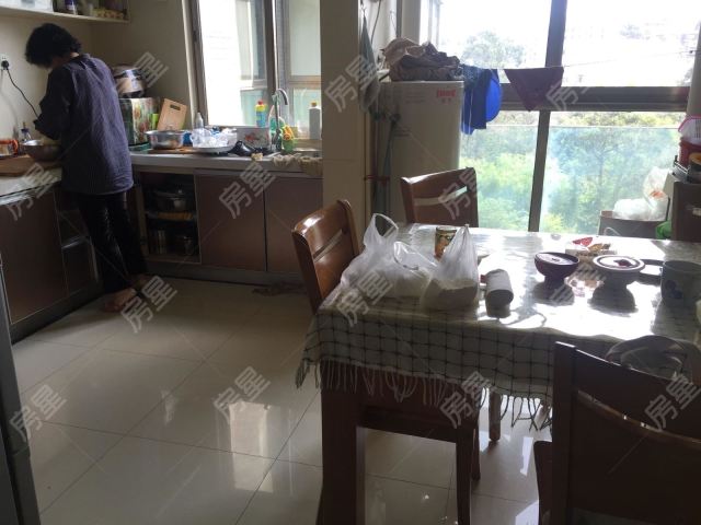 白龙路高档住宅金色俊园115平米3室双卫 零公