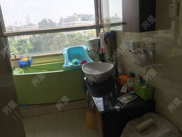 白龙路高档住宅金色俊园115平米3室双卫 零公