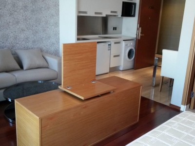 足,建有地上停车场和地下车库小区内24小时保