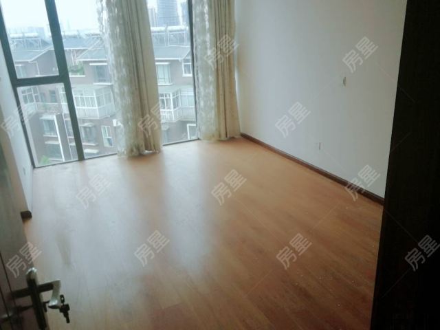 精装修叠加别墅无人住过 带产权车位 环境好位