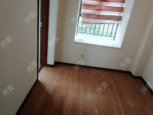 精装修叠加别墅无人住过 带产权车位 环境好位