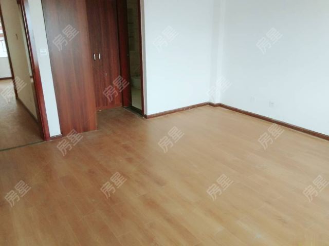 精装修叠加别墅无人住过 带产权车位 环境好位