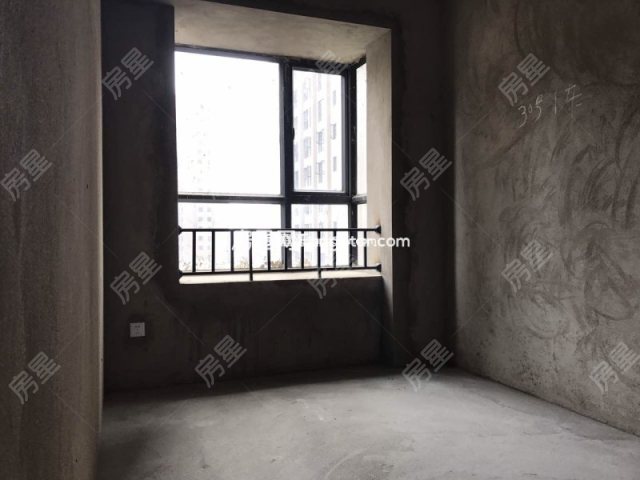 高新区西城时代旁 两梯三户电梯板房 公摊小 毛