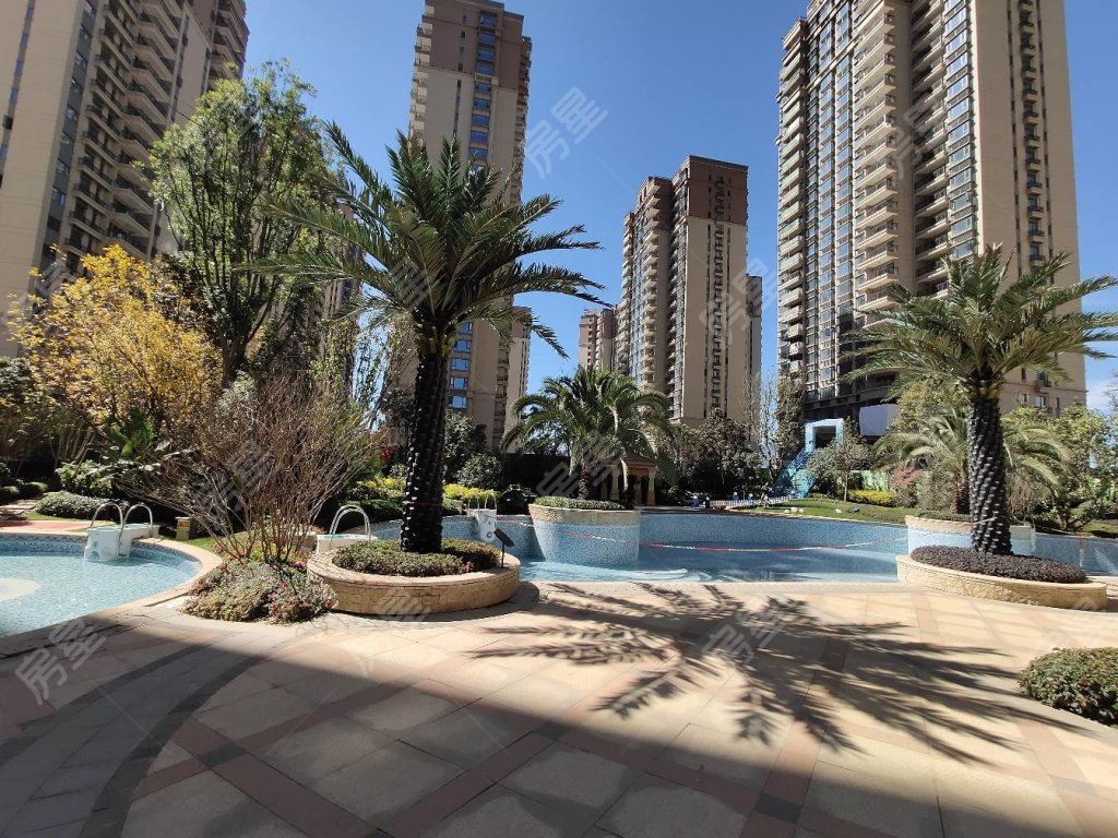 地铁口学校旁,恒大翡翠华庭准现房,恒大温馨两