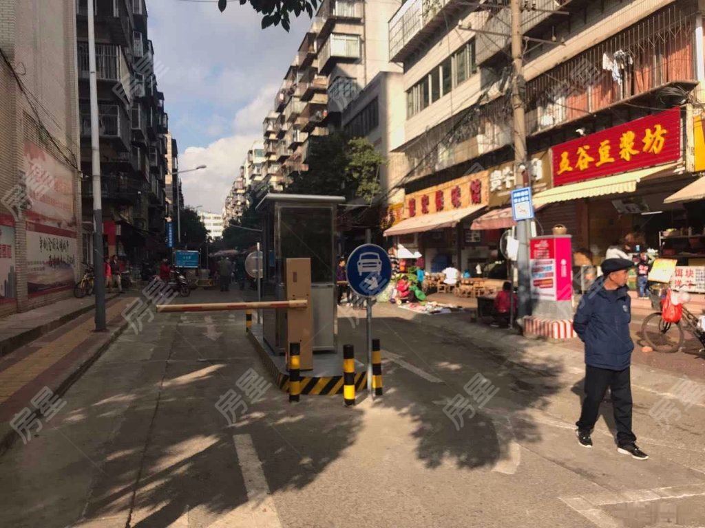 梁源三期标准三室两厅双卫证上面积115平方南