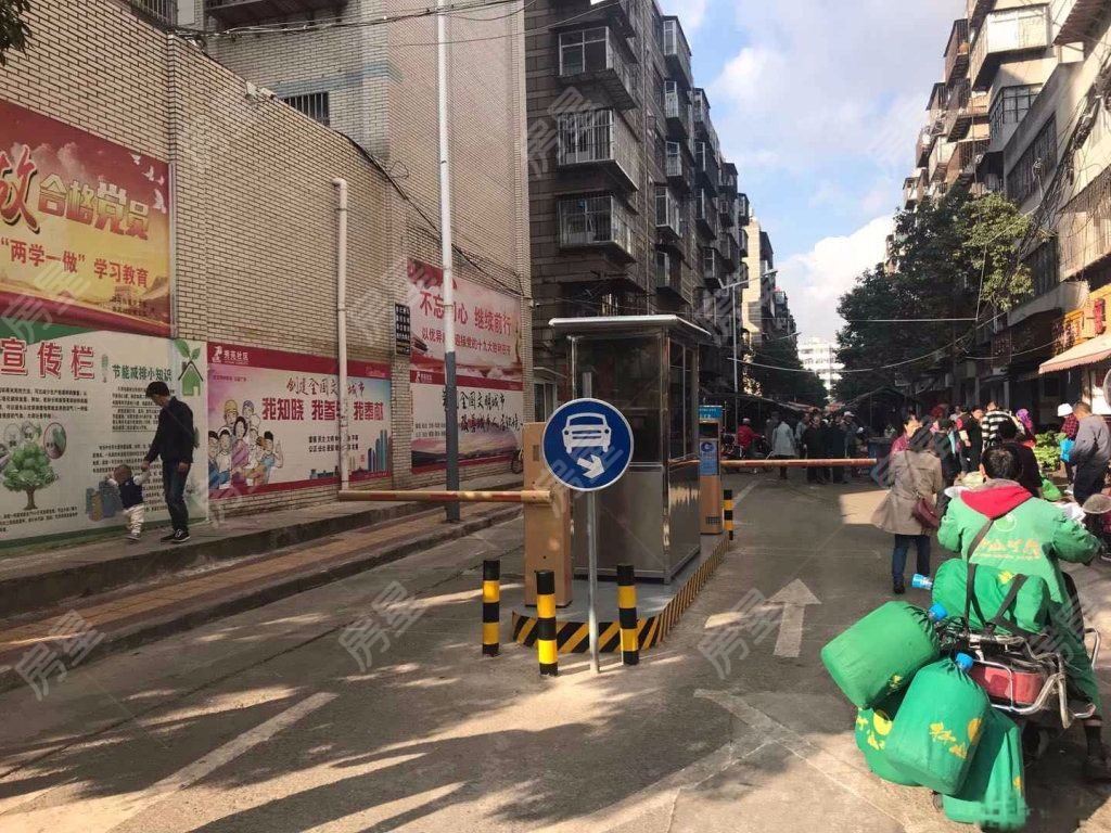 梁源三期标准三室两厅双卫证上面积115平方南