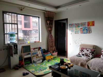 白龙路片区云山小区中装2房 南北向70万急售