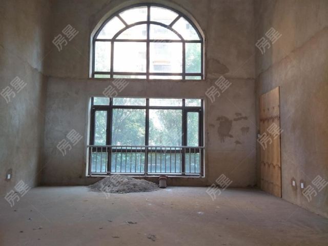 万和花园一跃二 中控大跃层 带120平米花园 满