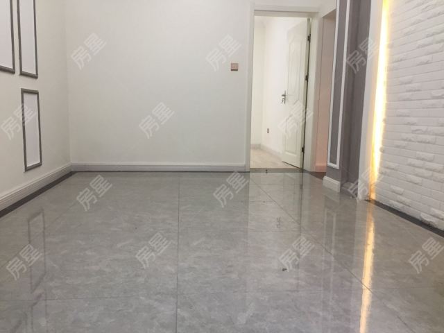 西园路西华小区 精装一楼三室一厅两卫 带三个