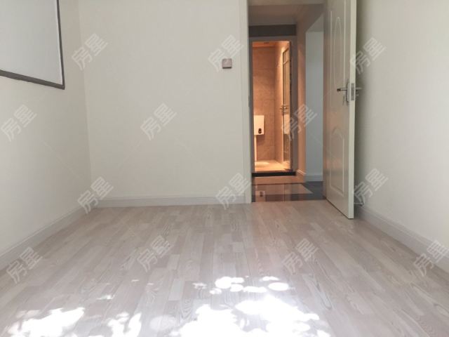 西园路西华小区 精装一楼三室一厅两卫 带三个