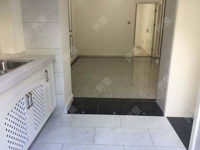 西园路西华小区 精装一楼三室一厅两卫 带三个