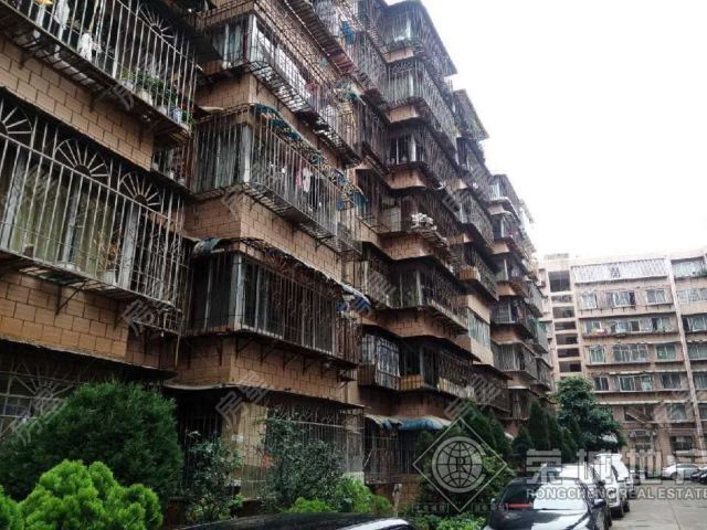 宝海公园景观房一梯两户套内面积接近80平 4楼