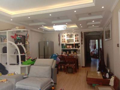 户型结构方正,南北通透,采光良好,赠送面积大,公