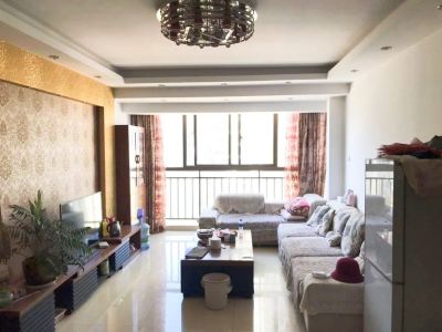 天骄北麓 精装4房 正西向125万包括一个车位 急