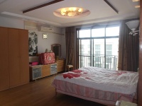 6室3廳3陽(yáng)臺(tái) 世界花苑臥室