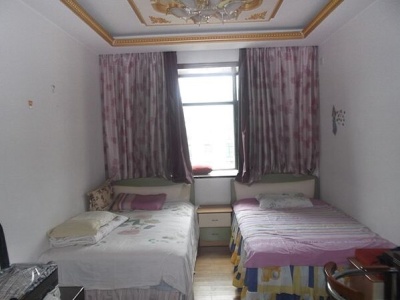 6室3廳3陽(yáng)臺(tái) 世界花苑臥室