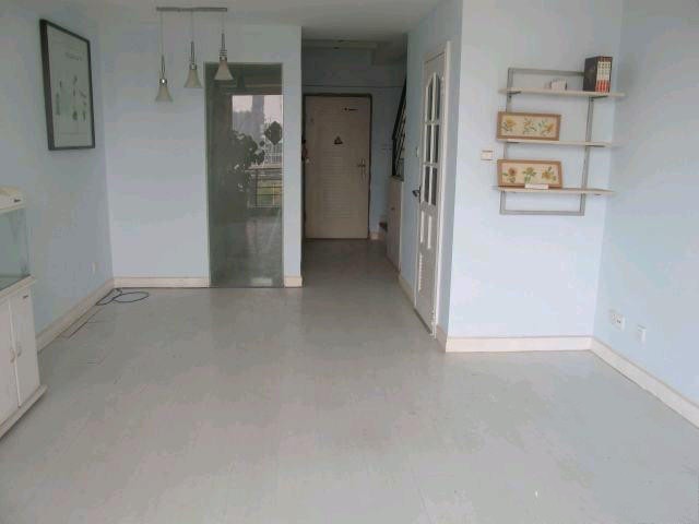 3室2廳1陽臺 秋苑小區(qū)客廳