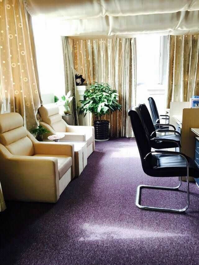 5室2廳3陽(yáng)臺(tái) 玫瑰灣小區(qū)別墅臥室