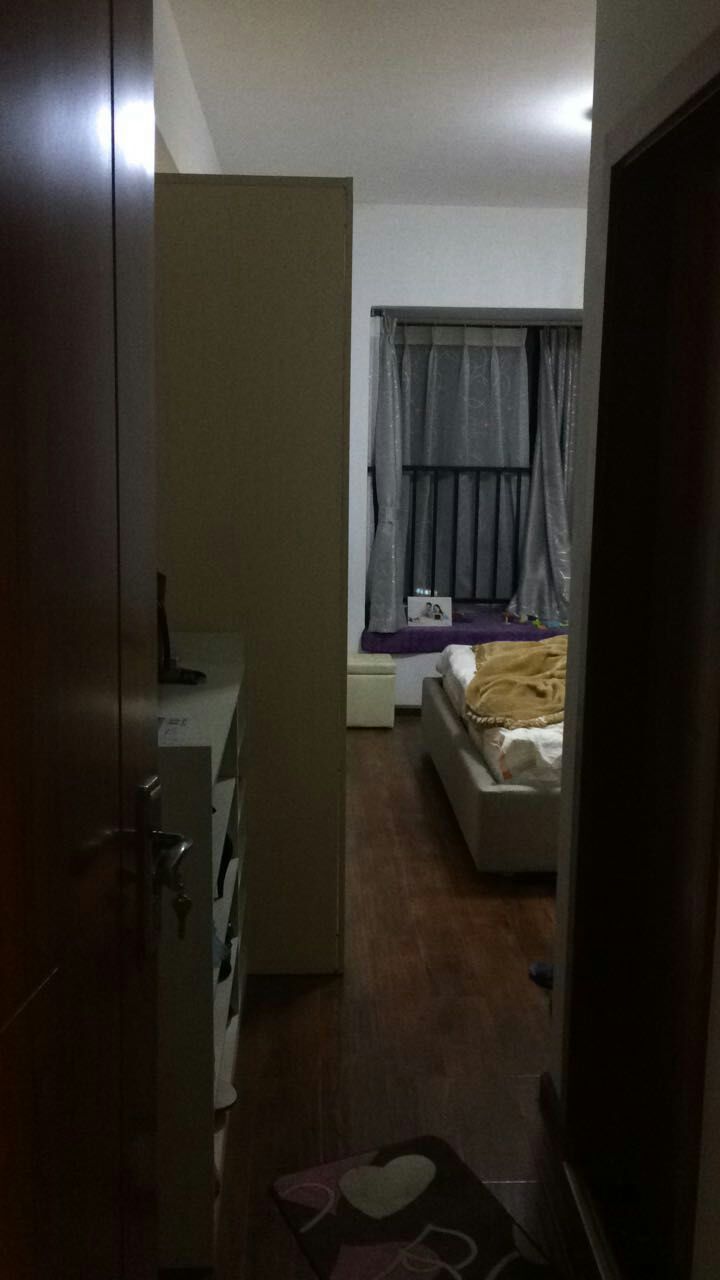 3室2廳2陽臺 國?，F代城薔薇苑臥室