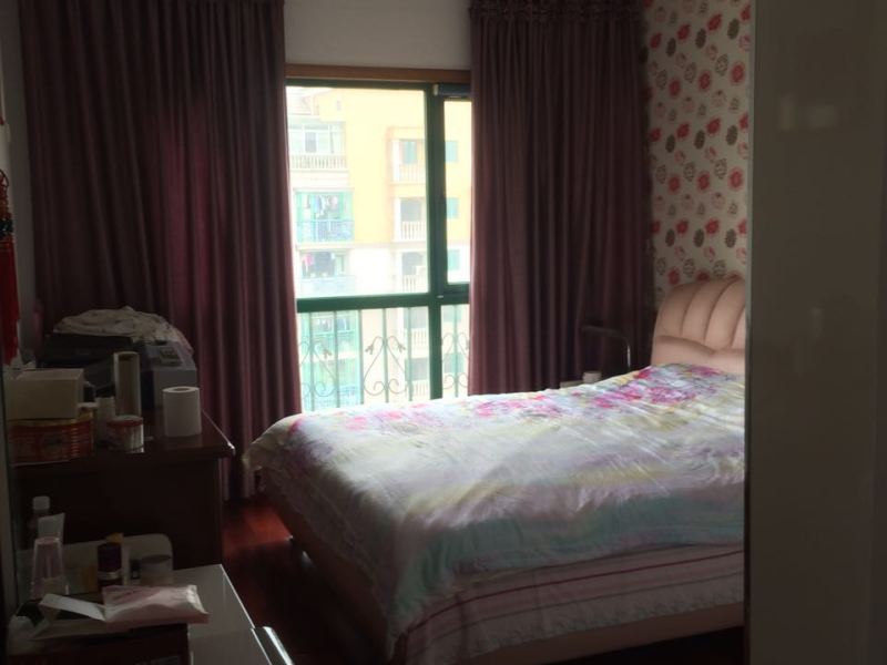 5室2廳2陽臺 世紀(jì)城元春苑臥室