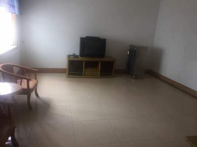 3室2廳2陽臺(tái) 金實(shí)小區(qū)華信園