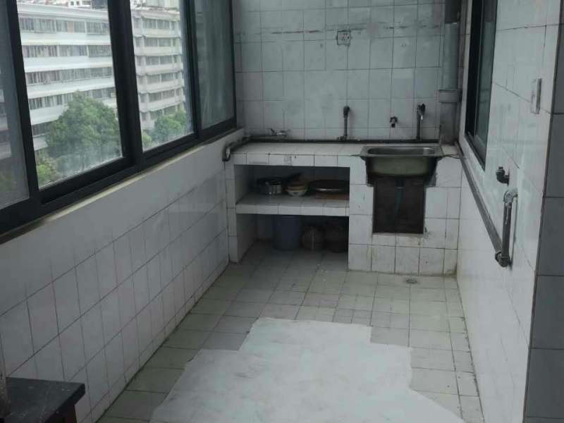 3室2廳1陽(yáng)臺(tái) 鼓樓路250號(hào)陽(yáng)臺(tái)