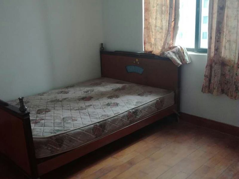 3室2廳1陽(yáng)臺(tái) 鼓樓路250號(hào)臥室