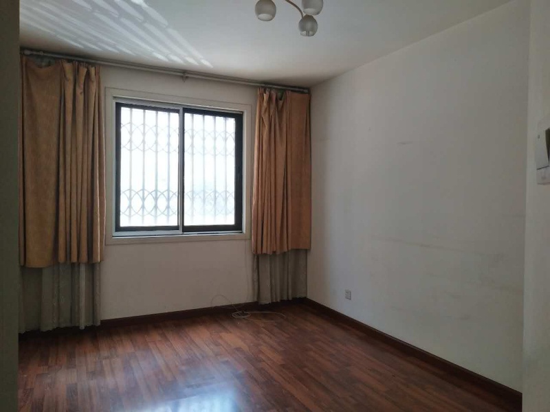 4室2廳1陽臺 白馬小區(qū)臥室