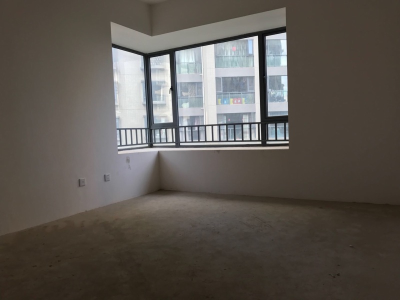 3室2廳2陽(yáng)臺(tái) 西府景苑臥室