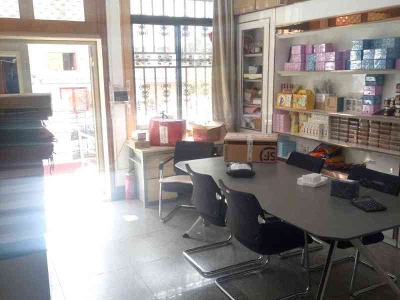 7室2廳2陽臺 鑫苑小區(qū)別墅臥室