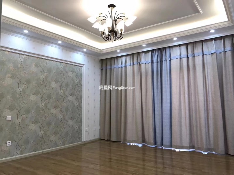 5室2廳2陽(yáng)臺(tái) 萬和花園臥室