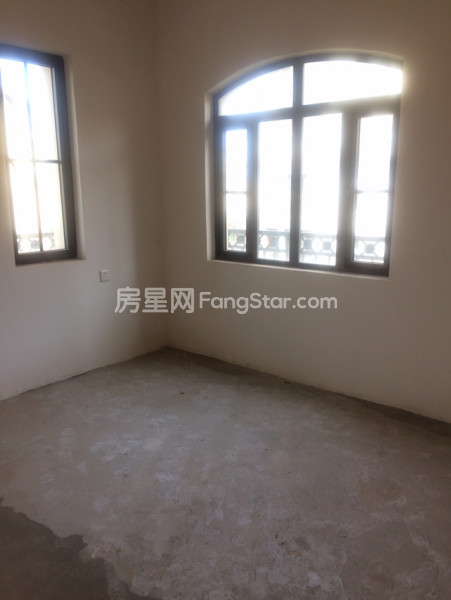 5室2廳3陽臺(tái) 公園1903圣維望臥室