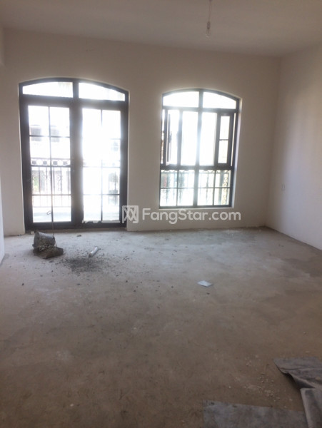 5室2廳3陽臺(tái) 公園1903圣維望客廳