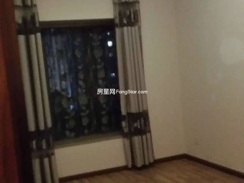 3室2廳2陽臺 華都花園B區(qū)臥室