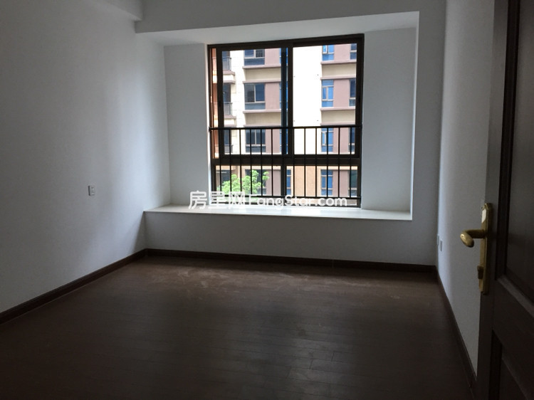 4室2廳2陽臺 碧桂園紫臺臥室