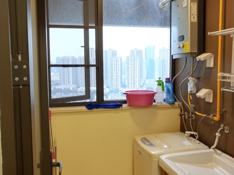 2室2廳1陽(yáng)臺(tái) 中海學(xué)府路8號(hào)其他