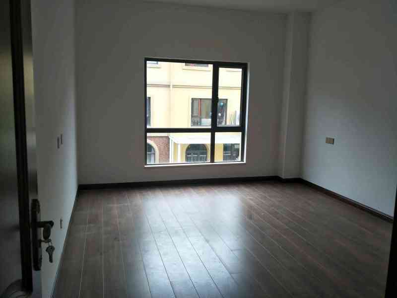 5室3廳3陽(yáng)臺(tái) 果林湖畔別墅臥室