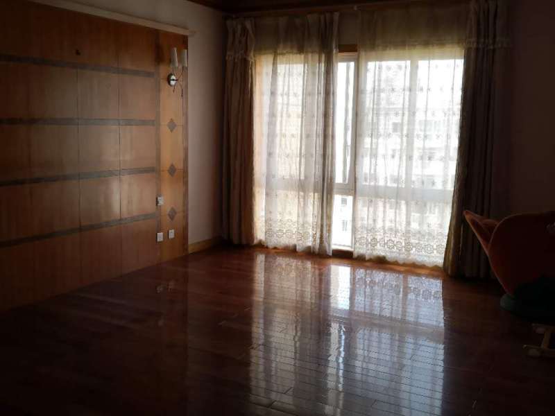 5室2廳3陽臺 江東鳴翠園西區(qū)臥室