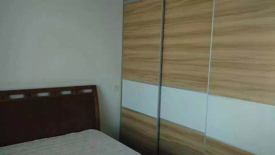 3室2廳2陽(yáng)臺(tái) 怡錦苑北區(qū)客廳