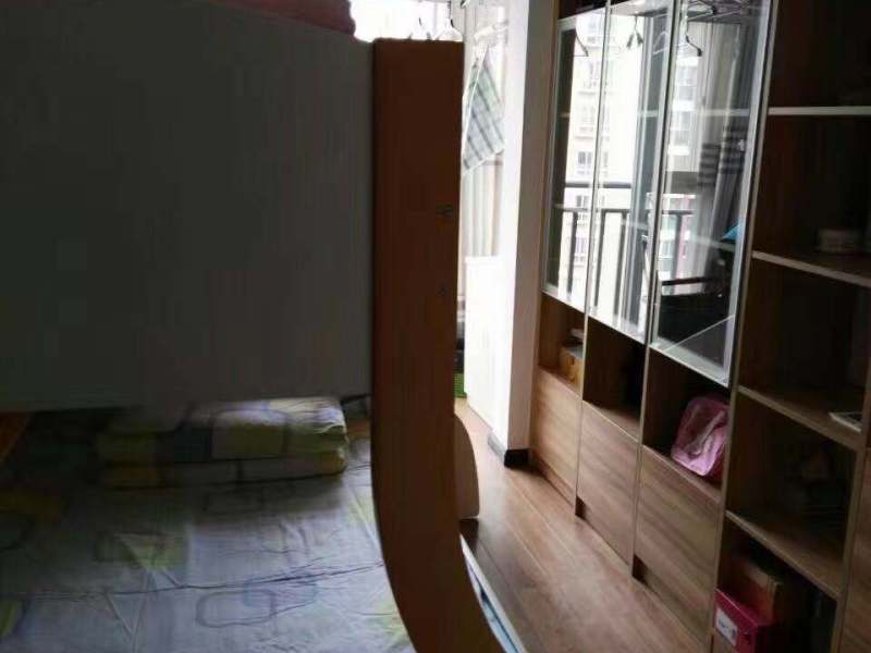 3室2廳2陽(yáng)臺(tái) 怡錦苑北區(qū)客廳