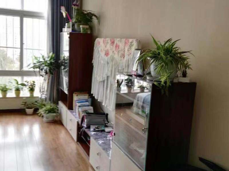 3室2廳2陽(yáng)臺(tái) 怡錦苑北區(qū)客廳