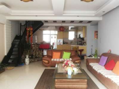 5室3廳4陽臺 天陽花園客廳